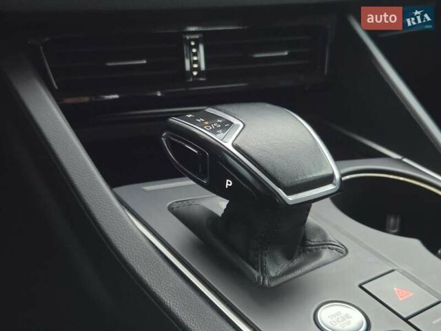 Серый Фольксваген Туарег, объемом двигателя 3 л и пробегом 120 тыс. км за 50300 $, фото 26 на Automoto.ua