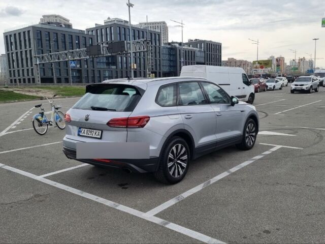 Серый Фольксваген Туарег, объемом двигателя 3 л и пробегом 150 тыс. км за 45000 $, фото 4 на Automoto.ua