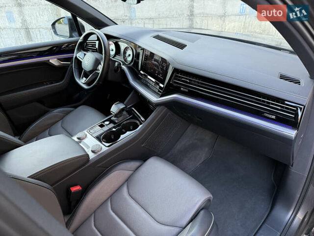 Сірий Фольксваген Туарег, об'ємом двигуна 3 л та пробігом 175 тис. км за 53999 $, фото 43 на Automoto.ua