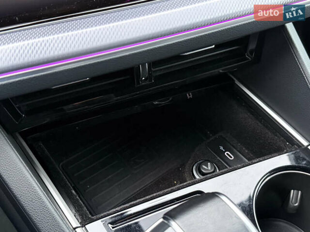 Серый Фольксваген Туарег, объемом двигателя 2.97 л и пробегом 160 тыс. км за 53700 $, фото 44 на Automoto.ua