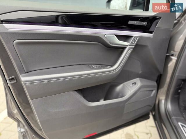 Серый Фольксваген Туарег, объемом двигателя 2.97 л и пробегом 160 тыс. км за 53700 $, фото 18 на Automoto.ua