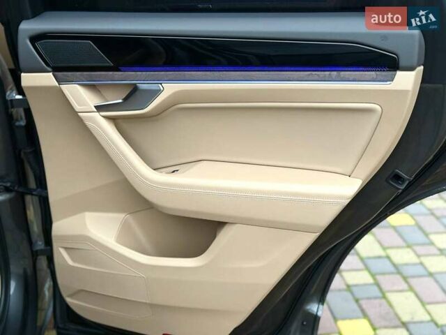 Серый Фольксваген Туарег, объемом двигателя 2.97 л и пробегом 97 тыс. км за 58700 $, фото 29 на Automoto.ua