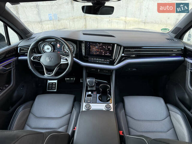 Сірий Фольксваген Туарег, об'ємом двигуна 3 л та пробігом 175 тис. км за 53999 $, фото 62 на Automoto.ua