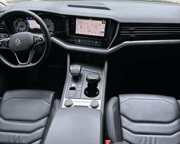 Серый Фольксваген Туарег, объемом двигателя 3 л и пробегом 129 тыс. км за 45500 $, фото 14 на Automoto.ua