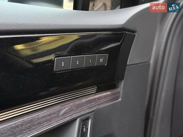 Серый Фольксваген Туарег, объемом двигателя 3 л и пробегом 41 тыс. км за 46900 $, фото 26 на Automoto.ua