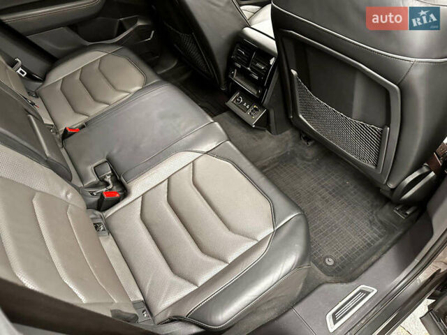 Серый Фольксваген Туарег, объемом двигателя 3 л и пробегом 90 тыс. км за 53500 $, фото 15 на Automoto.ua