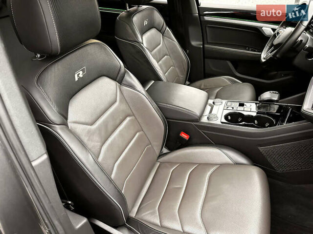 Серый Фольксваген Туарег, объемом двигателя 3 л и пробегом 90 тыс. км за 53500 $, фото 20 на Automoto.ua