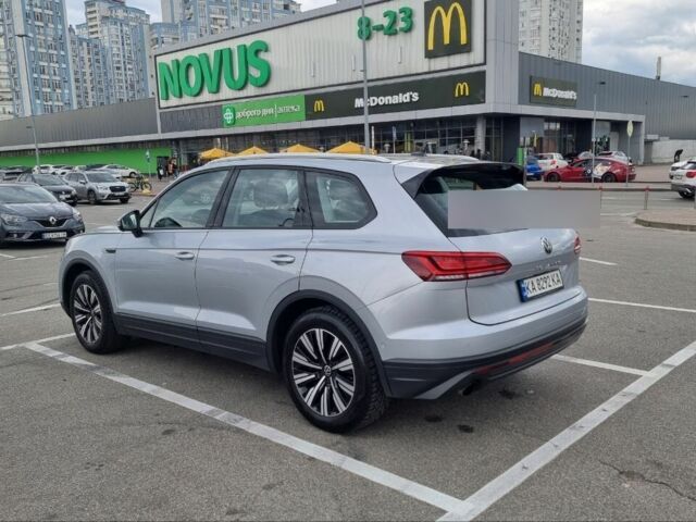 Серый Фольксваген Туарег, объемом двигателя 3 л и пробегом 150 тыс. км за 45000 $, фото 2 на Automoto.ua