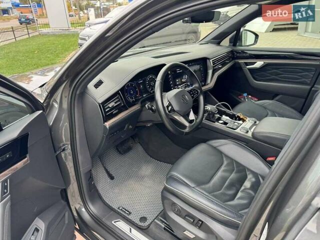 Серый Фольксваген Туарег, объемом двигателя 2.97 л и пробегом 86 тыс. км за 58000 $, фото 14 на Automoto.ua