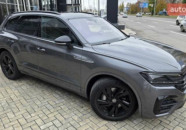 Серый Фольксваген Туарег, объемом двигателя 2.99 л и пробегом 90 тыс. км за 54500 $, фото 28 на Automoto.ua