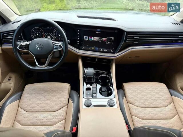 Серый Фольксваген Туарег, объемом двигателя 2.97 л и пробегом 97 тыс. км за 58700 $, фото 30 на Automoto.ua