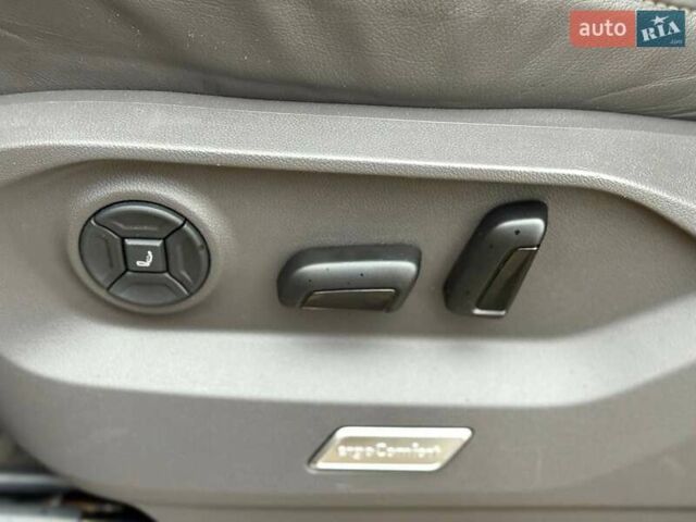 Серый Фольксваген Туарег, объемом двигателя 2.97 л и пробегом 97 тыс. км за 58700 $, фото 22 на Automoto.ua