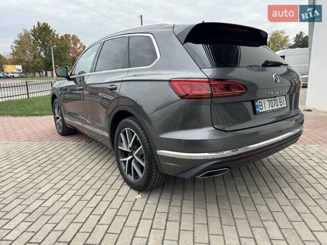 Серый Фольксваген Туарег, объемом двигателя 2.97 л и пробегом 86 тыс. км за 58000 $, фото 4 на Automoto.ua
