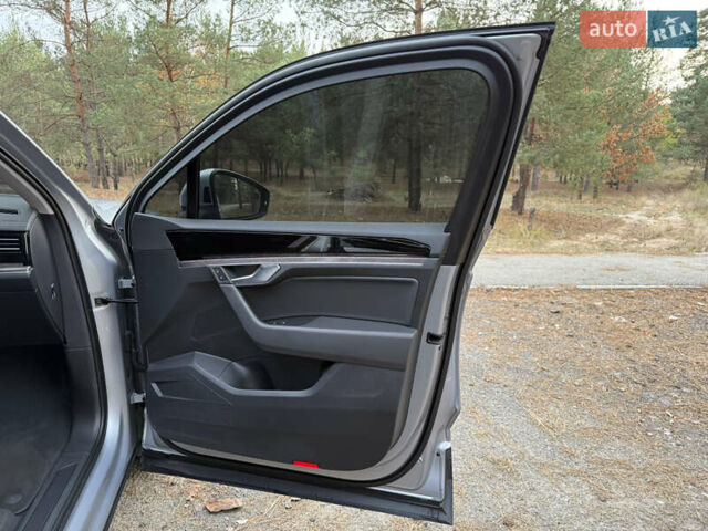 Серый Фольксваген Туарег, объемом двигателя 3 л и пробегом 56 тыс. км за 46900 $, фото 6 на Automoto.ua