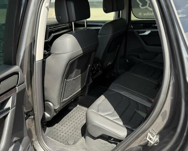 Серый Фольксваген Туарег, объемом двигателя 2.97 л и пробегом 159 тыс. км за 55000 $, фото 15 на Automoto.ua