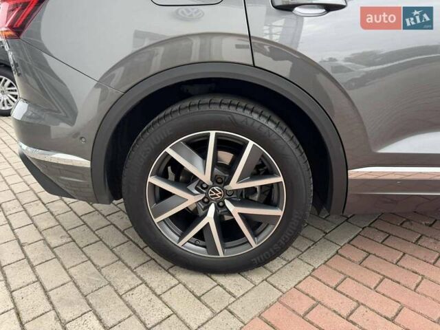 Серый Фольксваген Туарег, объемом двигателя 2.97 л и пробегом 86 тыс. км за 58000 $, фото 7 на Automoto.ua