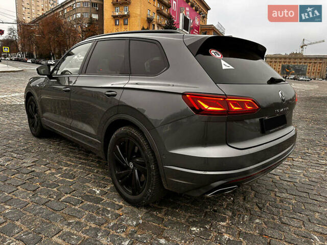 Серый Фольксваген Туарег, объемом двигателя 3 л и пробегом 90 тыс. км за 53500 $, фото 6 на Automoto.ua