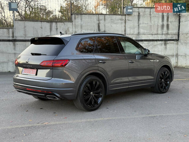 Серый Фольксваген Туарег, объемом двигателя 3 л и пробегом 175 тыс. км за 53999 $, фото 15 на Automoto.ua