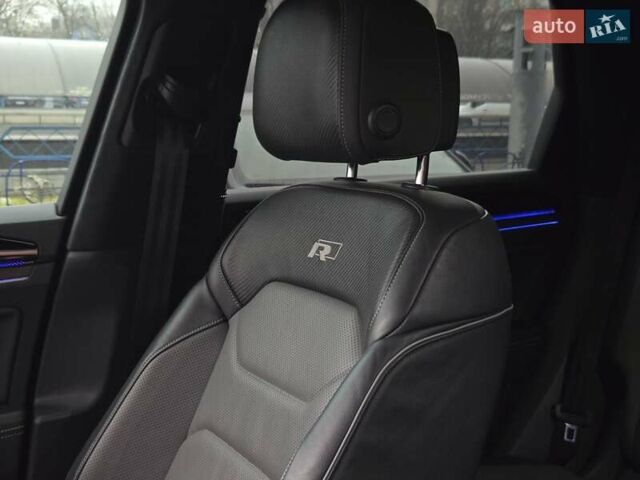 Серый Фольксваген Туарег, объемом двигателя 4 л и пробегом 196 тыс. км за 75900 $, фото 32 на Automoto.ua