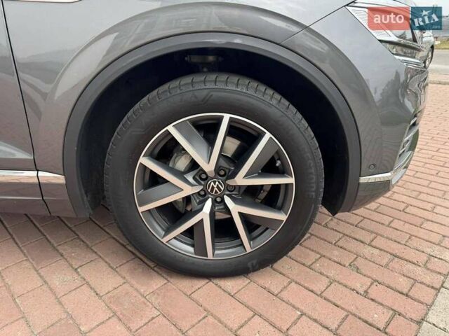 Серый Фольксваген Туарег, объемом двигателя 2.97 л и пробегом 86 тыс. км за 58000 $, фото 5 на Automoto.ua