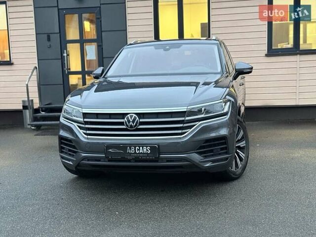 Серый Фольксваген Туарег, объемом двигателя 3 л и пробегом 41 тыс. км за 46900 $, фото 17 на Automoto.ua