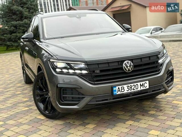 Серый Фольксваген Туарег, объемом двигателя 2.97 л и пробегом 97 тыс. км за 58700 $, фото 2 на Automoto.ua