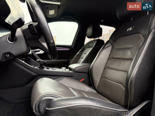 Серый Фольксваген Туарег, объемом двигателя 2.97 л и пробегом 160 тыс. км за 53700 $, фото 24 на Automoto.ua