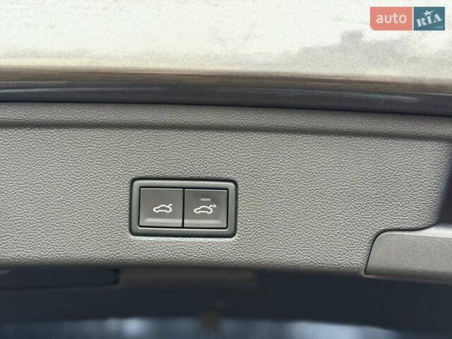 Серый Фольксваген Туарег, объемом двигателя 2.97 л и пробегом 97 тыс. км за 58700 $, фото 36 на Automoto.ua