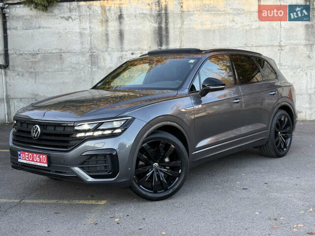 Серый Фольксваген Туарег, объемом двигателя 3 л и пробегом 175 тыс. км за 53999 $, фото 4 на Automoto.ua