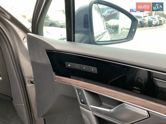 Сірий Фольксваген Туарег, об'ємом двигуна 2.97 л та пробігом 110 тис. км за 56000 $, фото 7 на Automoto.ua