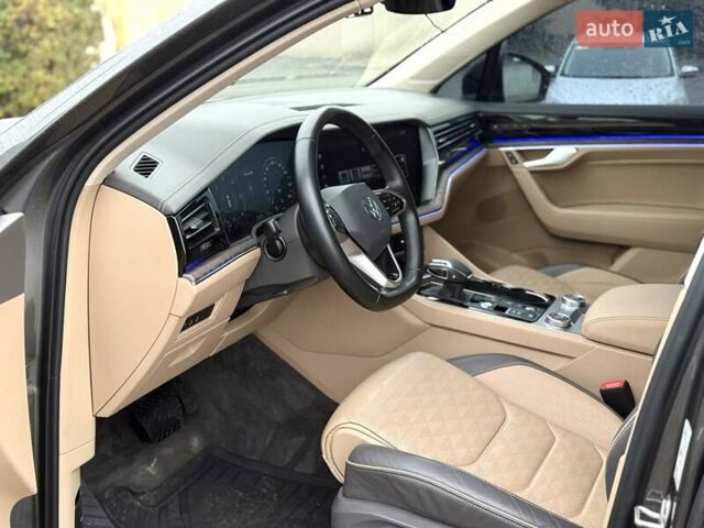 Серый Фольксваген Туарег, объемом двигателя 2.97 л и пробегом 79 тыс. км за 57900 $, фото 21 на Automoto.ua