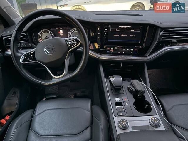 Серый Фольксваген Туарег, объемом двигателя 3 л и пробегом 41 тыс. км за 46900 $, фото 9 на Automoto.ua