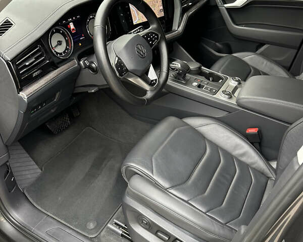 Серый Фольксваген Туарег, объемом двигателя 3 л и пробегом 129 тыс. км за 45500 $, фото 12 на Automoto.ua