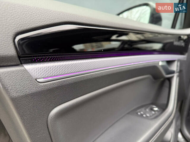 Серый Фольксваген Туарег, объемом двигателя 2.97 л и пробегом 160 тыс. км за 53700 $, фото 20 на Automoto.ua