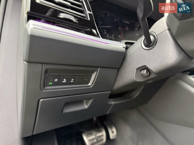 Серый Фольксваген Туарег, объемом двигателя 2.97 л и пробегом 160 тыс. км за 53700 $, фото 22 на Automoto.ua