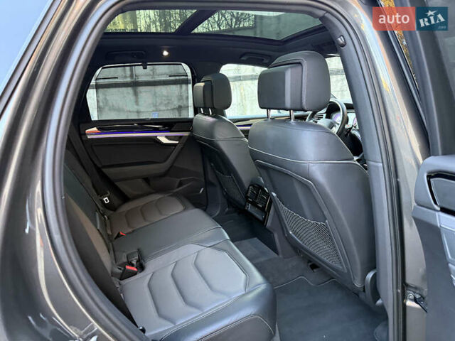 Серый Фольксваген Туарег, объемом двигателя 3 л и пробегом 175 тыс. км за 53999 $, фото 45 на Automoto.ua