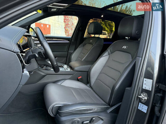 Серый Фольксваген Туарег, объемом двигателя 3 л и пробегом 175 тыс. км за 53999 $, фото 73 на Automoto.ua