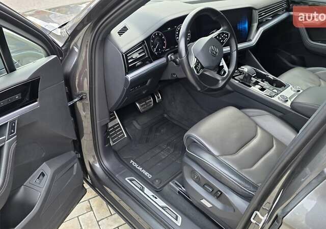 Серый Фольксваген Туарег, объемом двигателя 2.99 л и пробегом 90 тыс. км за 54500 $, фото 49 на Automoto.ua