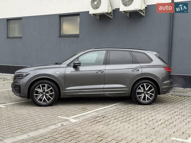 Серый Фольксваген Туарег, объемом двигателя 2.97 л и пробегом 160 тыс. км за 53700 $, фото 9 на Automoto.ua