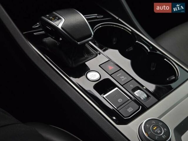 Серый Фольксваген Туарег, объемом двигателя 4 л и пробегом 196 тыс. км за 75900 $, фото 24 на Automoto.ua