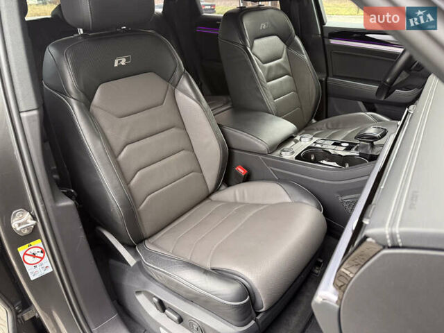 Серый Фольксваген Туарег, объемом двигателя 2.97 л и пробегом 160 тыс. км за 53700 $, фото 35 на Automoto.ua