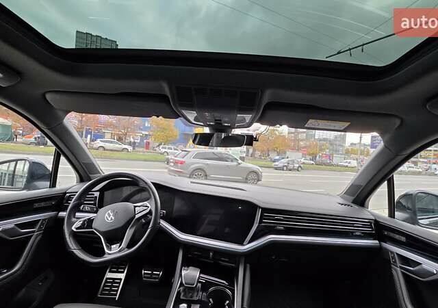 Серый Фольксваген Туарег, объемом двигателя 2.99 л и пробегом 90 тыс. км за 54500 $, фото 57 на Automoto.ua