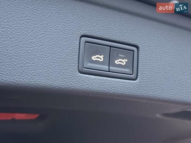 Серый Фольксваген Туарег, объемом двигателя 3 л и пробегом 41 тыс. км за 46900 $, фото 1 на Automoto.ua