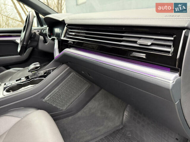 Серый Фольксваген Туарег, объемом двигателя 2.97 л и пробегом 160 тыс. км за 53700 $, фото 38 на Automoto.ua