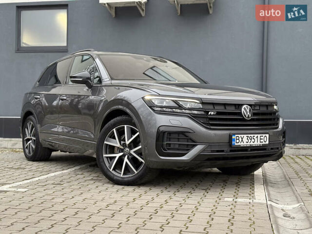 Серый Фольксваген Туарег, объемом двигателя 2.97 л и пробегом 160 тыс. км за 53700 $, фото 3 на Automoto.ua