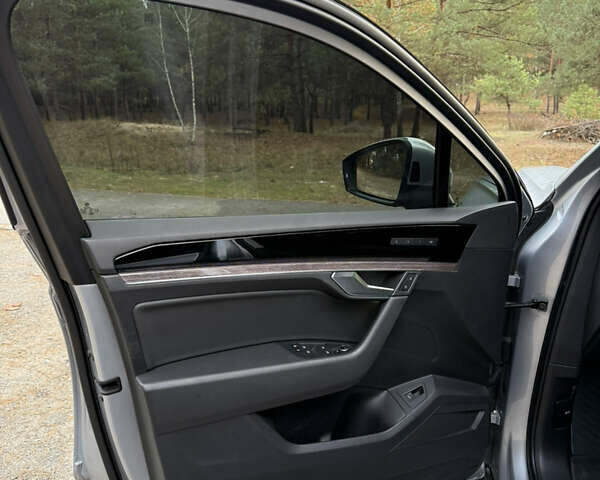 Серый Фольксваген Туарег, объемом двигателя 3 л и пробегом 56 тыс. км за 46900 $, фото 12 на Automoto.ua