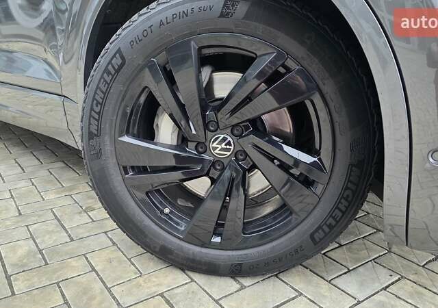 Серый Фольксваген Туарег, объемом двигателя 2.99 л и пробегом 90 тыс. км за 54500 $, фото 37 на Automoto.ua