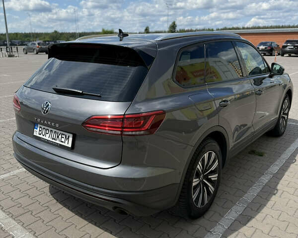 Серый Фольксваген Туарег, объемом двигателя 2.97 л и пробегом 159 тыс. км за 55000 $, фото 4 на Automoto.ua