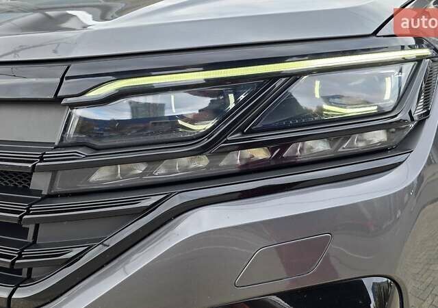 Серый Фольксваген Туарег, объемом двигателя 2.99 л и пробегом 90 тыс. км за 54500 $, фото 50 на Automoto.ua