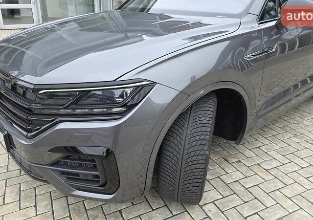 Серый Фольксваген Туарег, объемом двигателя 2.99 л и пробегом 90 тыс. км за 54500 $, фото 25 на Automoto.ua